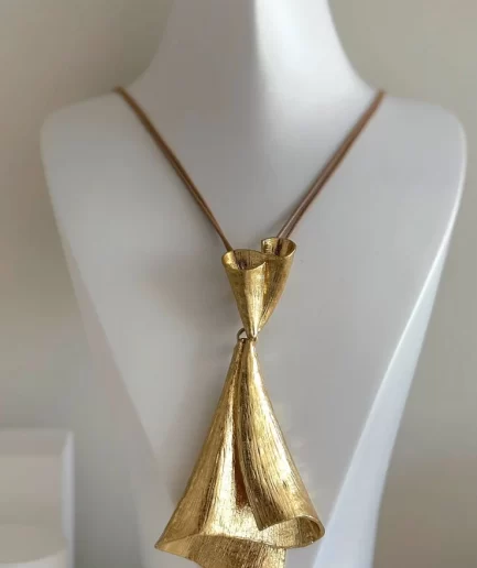 Collar Ada